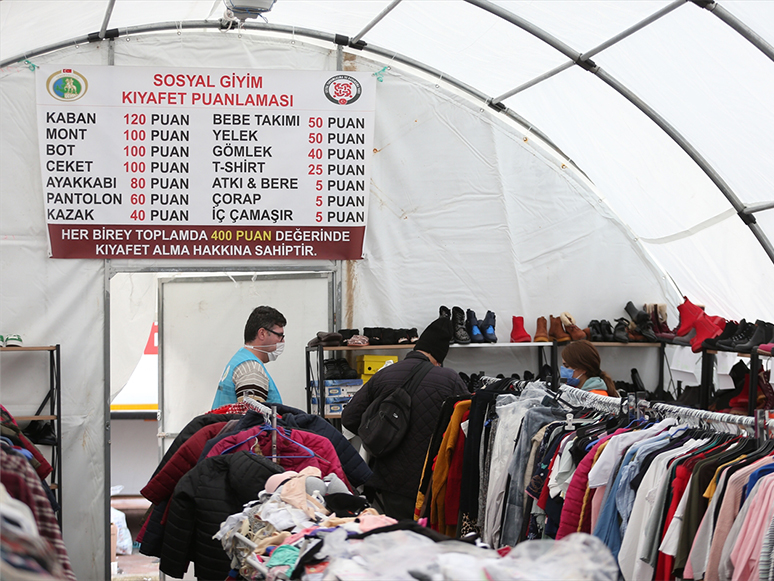 Sosyal Market İzmir'deki Depremzedelerin Hizmetinde