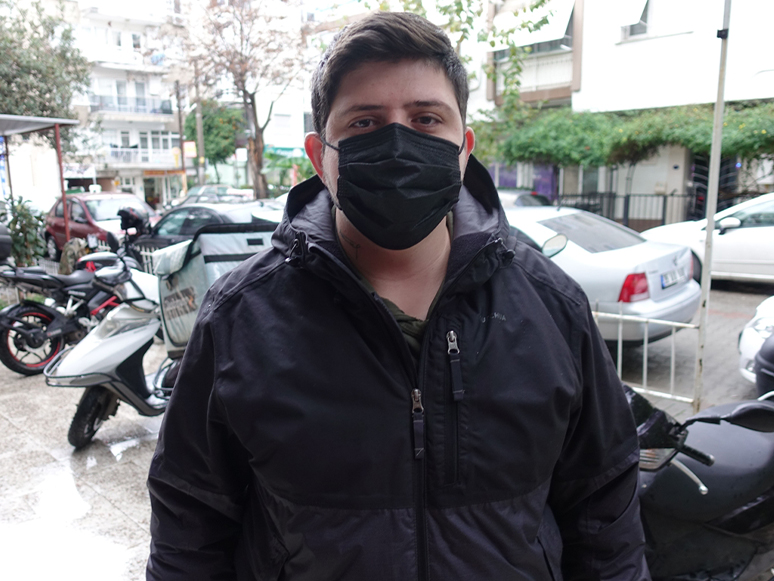 İzmir'de Motosikletli Kuryeler Asansörlerin Kullandırılmamasına Tepki Gösterdi