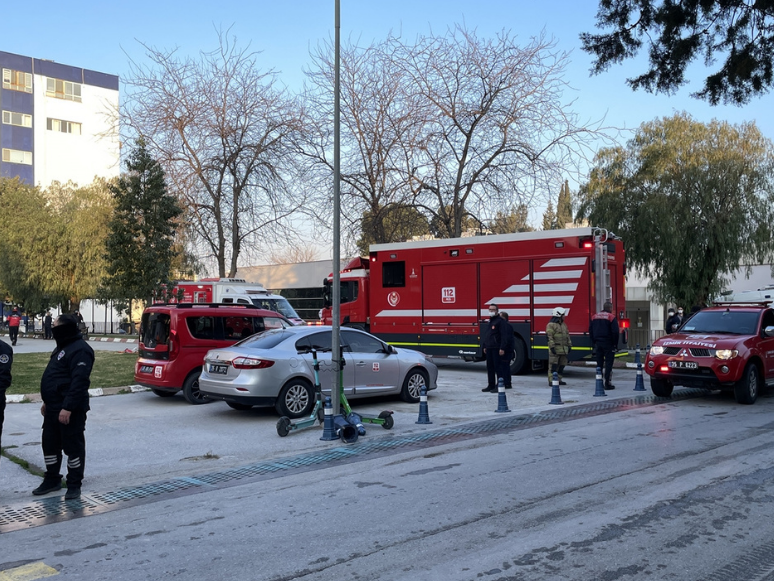 Ege Üniversitesi Hastanesi'nde Çıkan Yangın Söndürüldü