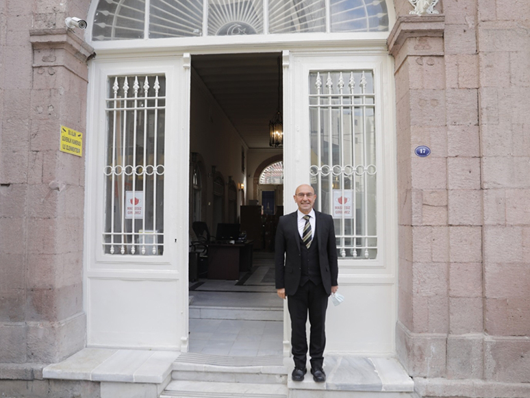 İzmir Büyükşehir Belediyesi 130 Yıllık Tarihi Binasına Taşındı