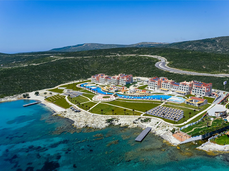 DoubleTree Hilton by Çeşme Alaçatı Beach Resort Özellikleri