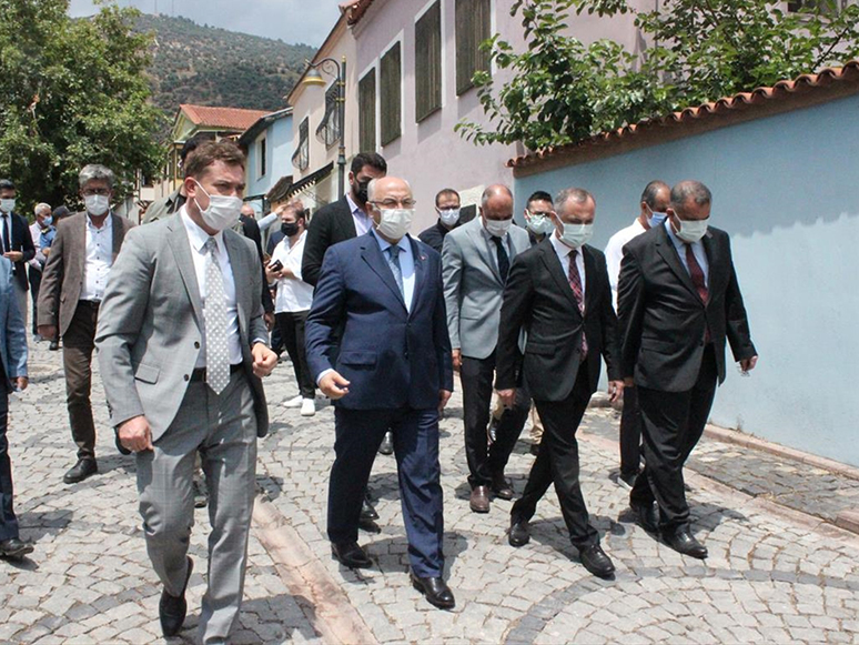 İzmir Valisi Köşger, Bayındır'da İncelemelerde Bulundu