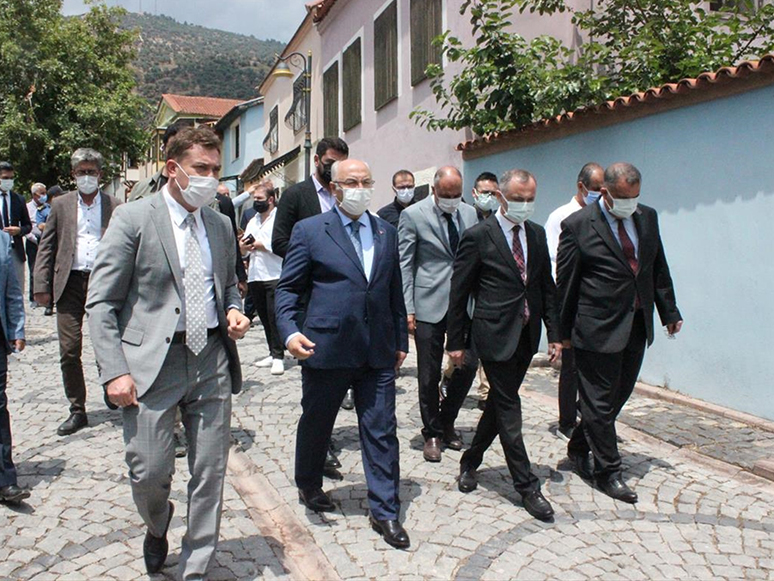 İzmir Valisi Köşger, Bayındır'da İncelemelerde Bulundu