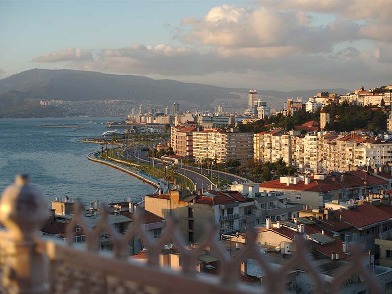 İzmir Neyi ile Meşhur? İzmir’in Meşhur Yemekleri ve Yerleri