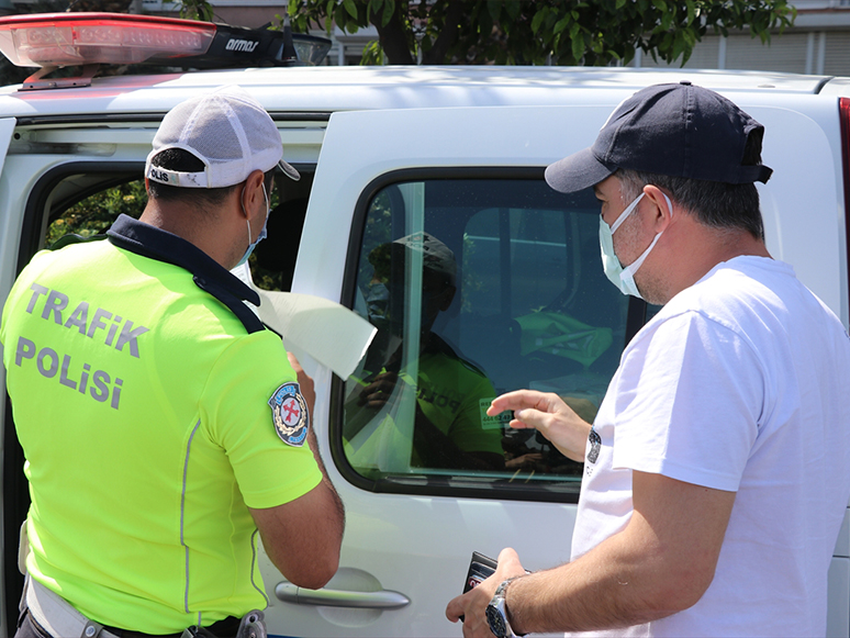 Denetim, Aşılama ve Filyasyon İzmir'deki Covid-19 Vakalarının Azalmasında Etkili Oldu