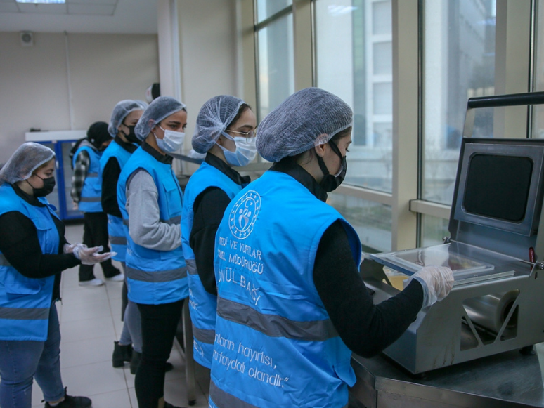 Öğrenciler Dersten Sonra Komşuları İçin İyilik Mesaisine Başlıyor