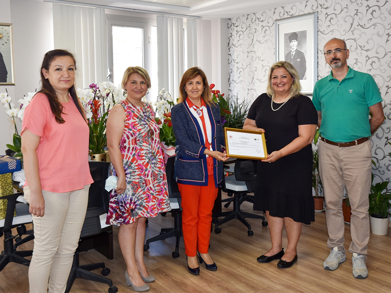 İzmir Demokrasi Üniversitesi Sıfır Atık Belgesi Almaya Hak Kazandı