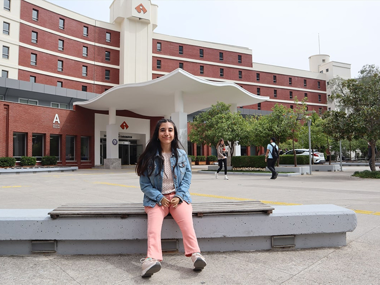 Üniversite Öğrencisi Dilasu, Protezleriyle Yaşama Tutundu