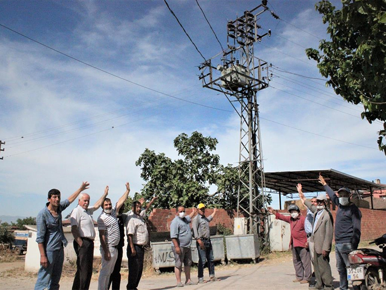 Ödemiş'teki Küçükavulcuk Mahallesi Sakinleri Elektrik Trafosunun Yenilenmesini İstedi