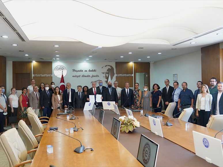 Ege ile Hacettepe Üniversiteleri Aşı ve İlaç Teknolojilerinde İş Birliği Yapacak