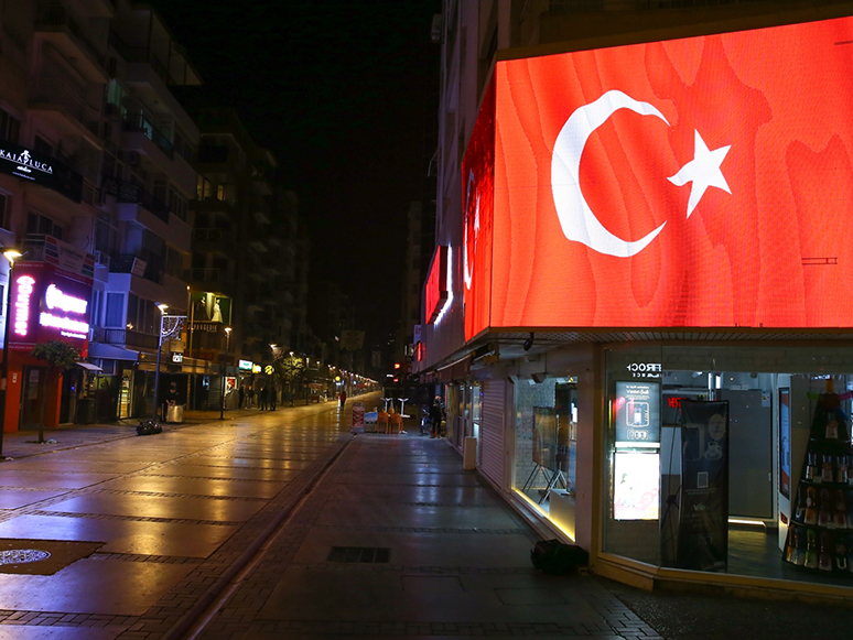 Kısıtlamalarla İzmir