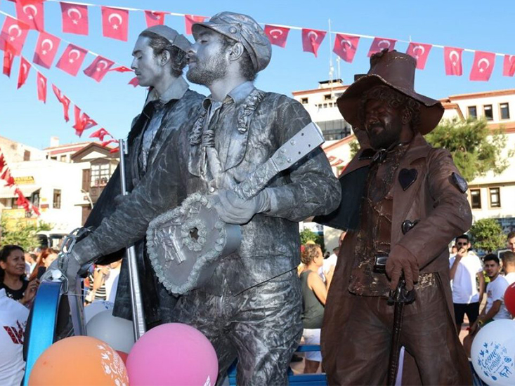 Çeşme Sakız Ağacı Korusu Bölgesindeki Festivaller ve Sosyal Aktiviteler