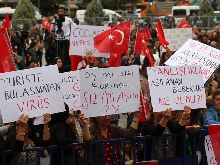 Covid-19 Aşısı Karşıtları, İzmir'de Miting Düzenledi