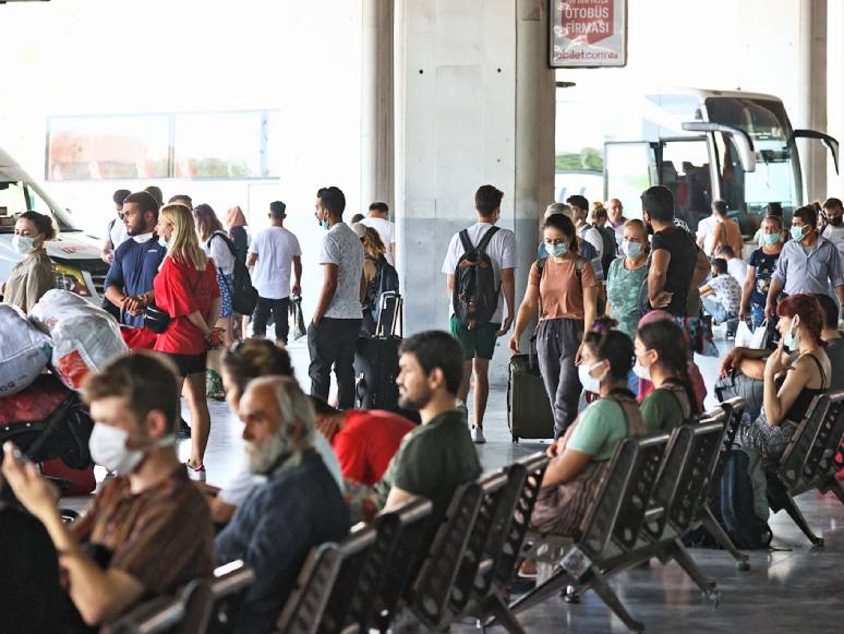 İzmir Terminalinde Bayram Yoğunluğu