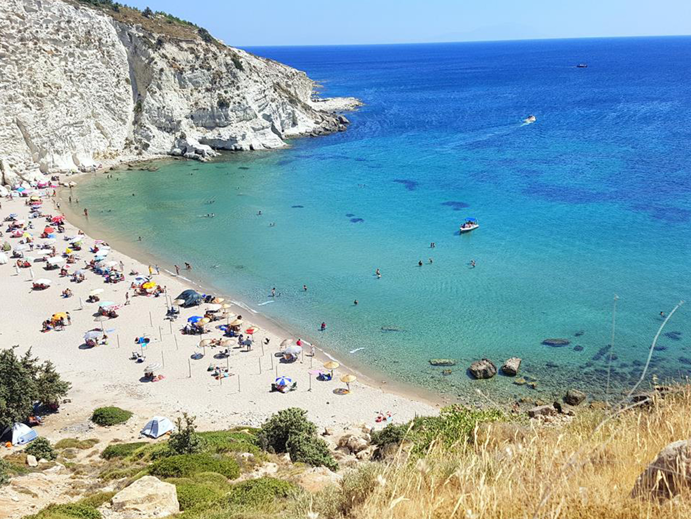 Çeşme’nin Saklı Güzelliği: Kleopatra Koyu