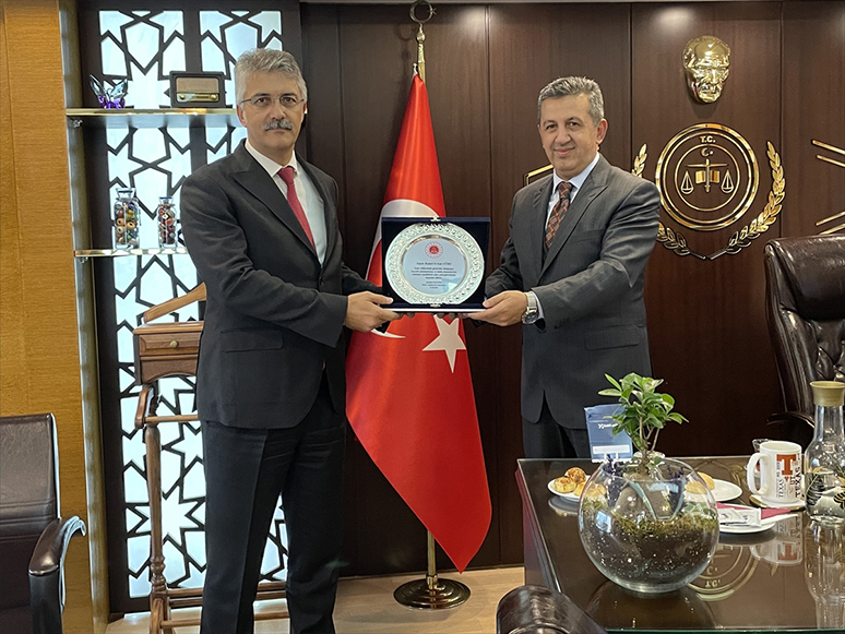 İzmir Cumhuriyet Başsavcılığı'nda Devir Teslim Töreni Gerçekleştirildi