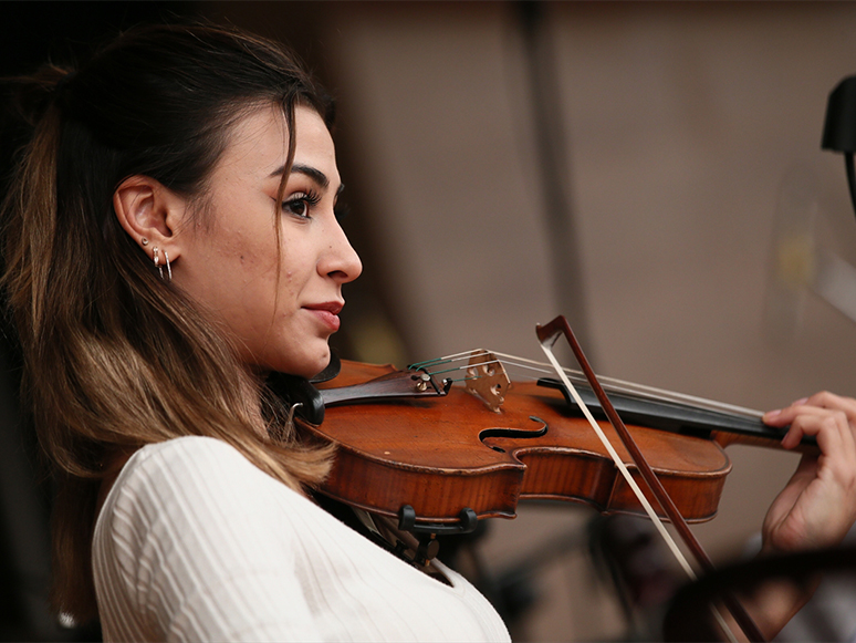 Mühendis Çiftin Filarmoni Projesi, Salonları Aşıp Fabrika ve Huzurevlerine Yayıldı