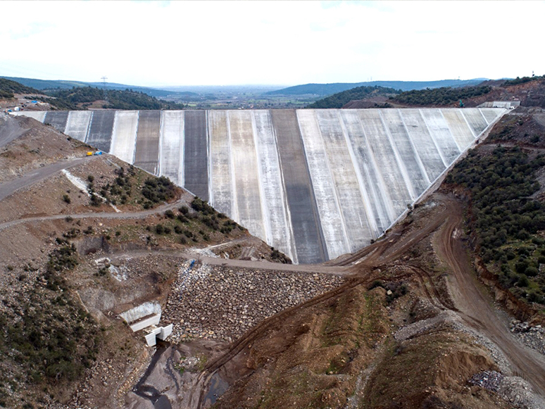 Bergama'daki Musacalı Barajının Gövde Beton Kaplama Çalışmaları Tamamlandı