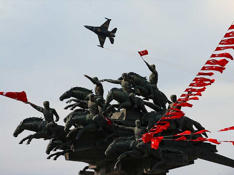 KKTC Cumhurbaşkanı Tatar ve Milli Savunma Bakanı Akar, İzmir Airshow’u İzledi
