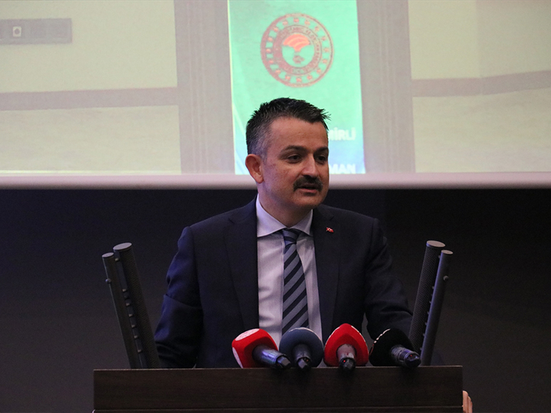 Bakan Pakdemirli, İzmir'de İş Dünyası Temsilcileriyle Bir Araya Geldi