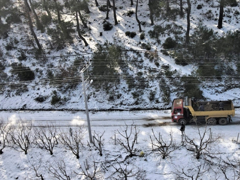 Bayındır Belediyesinin Karla Mücadele Çalışmaları Sürüyor