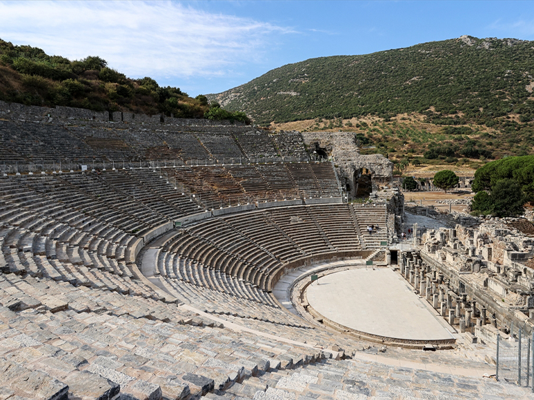 Antik Dünyanın Gözdesi Efes Tiyatrosu 3 Yıl Aradan Sonra Sanat İçin Kapılarını Aralıyor