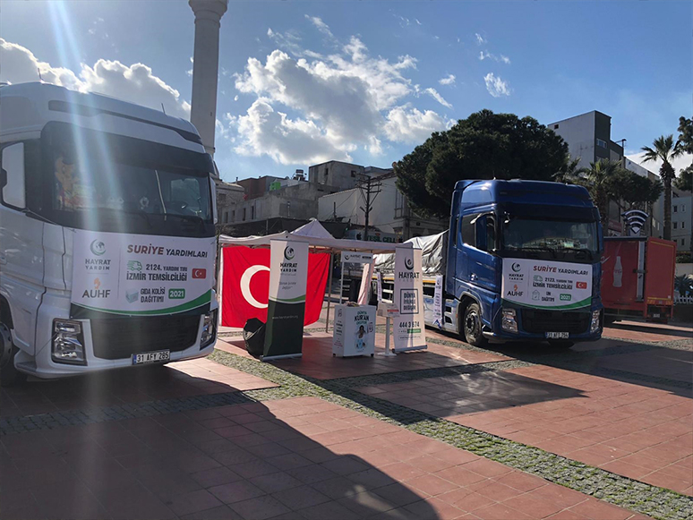 İzmir'den Suriye'ye 2 Tır Dolusu Gıda Yardımı Gönderildi