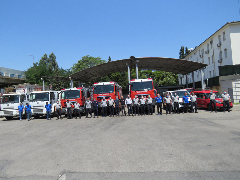 İzmir Büyükşehir Belediyesi Manavgat Yangınına Müdahale İçin Araç Gönderdi