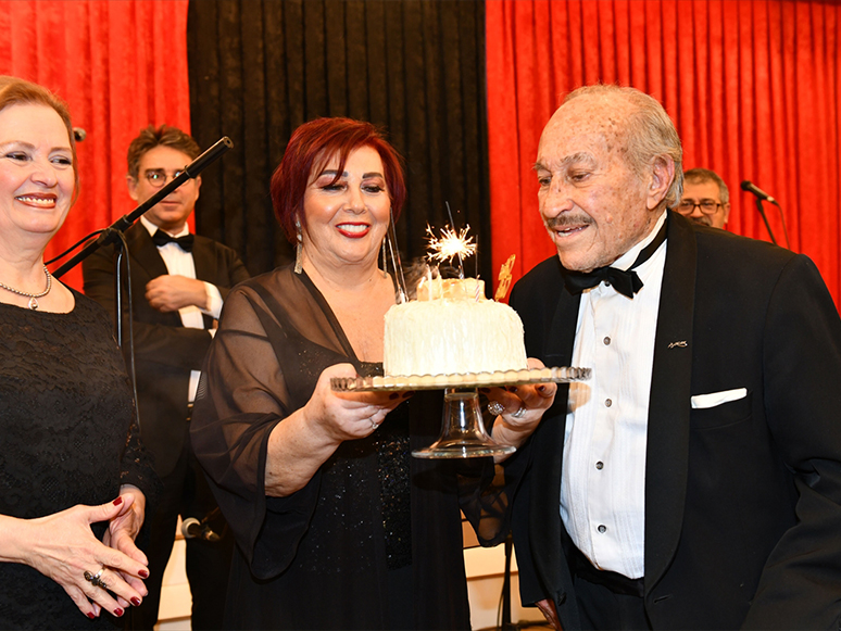 Mustafa Sağyaşar'ın 70. Sanat Yılı İzmir'de Kutlandı