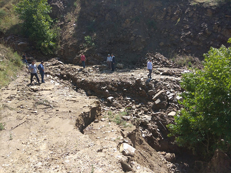 Kiraz'da Şiddetli Yağış Sonrası Heyelan Meydana Geldi