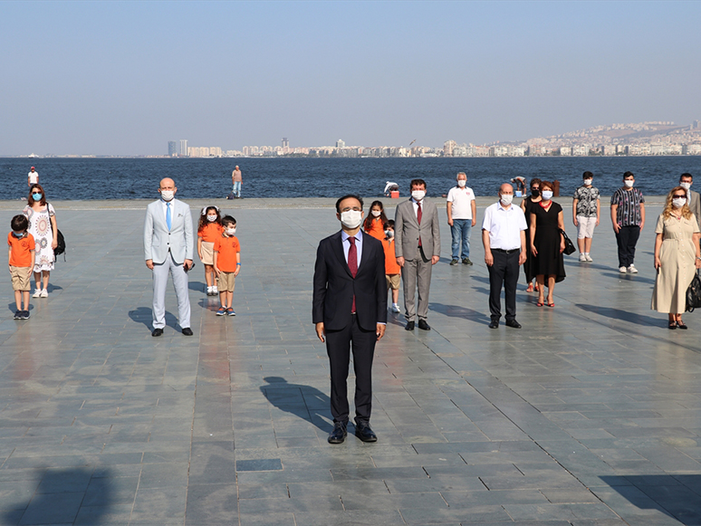 İzmir'de Yeni Eğitim Öğretim Yılının Başlaması Törenle Kutlandı