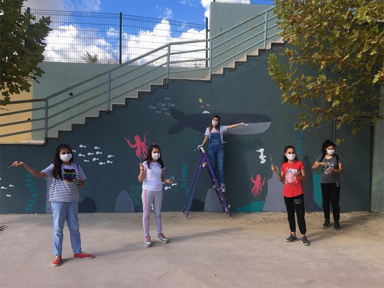 Türk Kızılay, İzmir'de Gönüllü Öğrenciler ile Okul Güzelleştirme Projesi Yürüttü