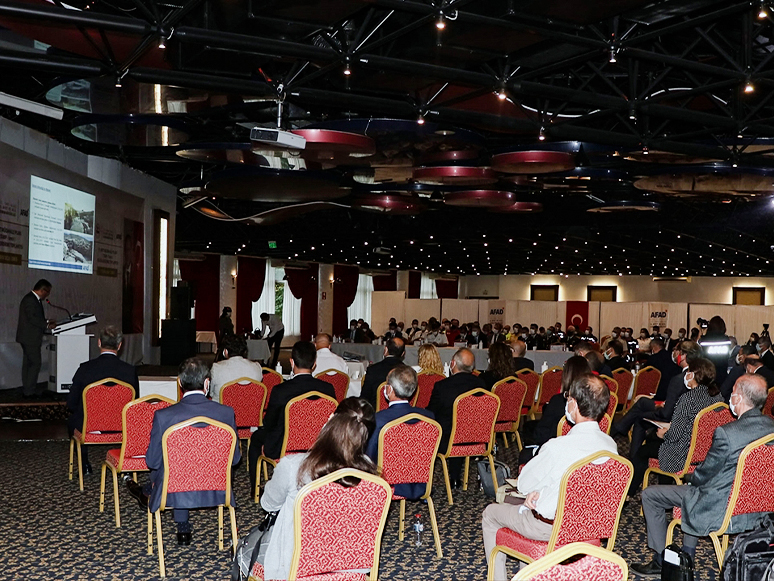 İzmir Afet Müdahale Planı Değerlendirme Toplantısı Yapıldı