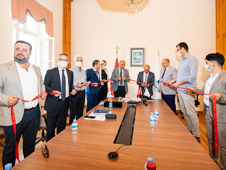 Soyer, Artık İzmir Dünyanın Merkezinde