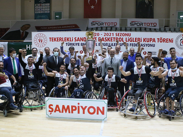 İzmir Büyükşehir Belediyespor Tekerlekli Sandalye Basketbol Takımı'nda 5. Şampiyonluk Coşkusu
