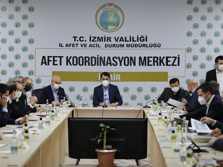 Murat Kurum, İzmir'de AFAD İl Müdürlüğü Koordinasyon Toplantısı'na Katıldı
