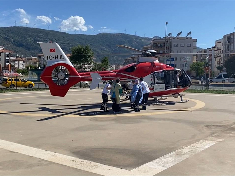 İzmir'de, Ambulans Helikopter Kalp Krizi Geçiren Hasta İçin Havalandı