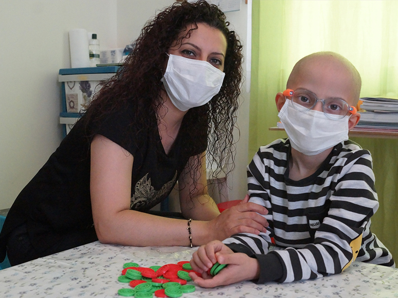 Böbrek Üstü Bezi Kanserini Yenen 7 Yaşındaki Mert Ali Yeniden Yürümeye Başladı