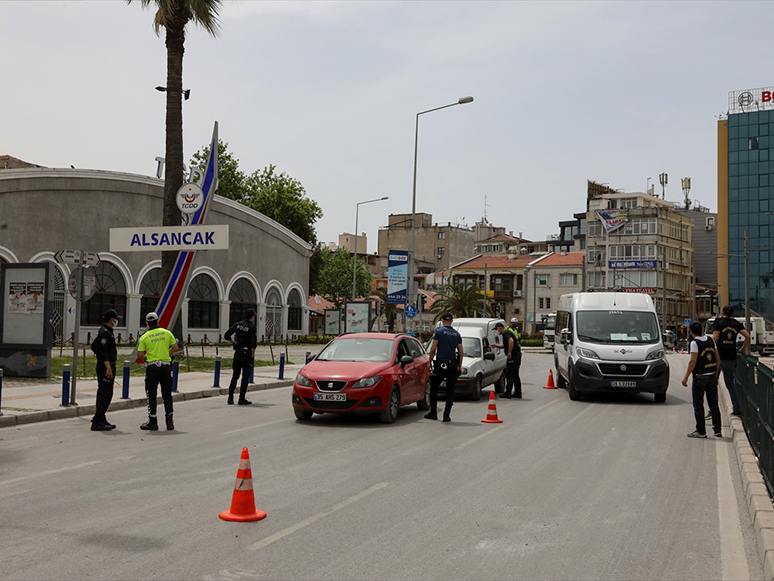 İzmir'de Covid-19 Tedbirleri Kapsamında Denetimler Sürüyor