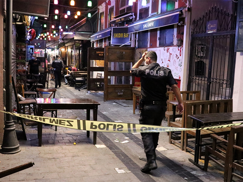 İzmir'de Silahlı Kavga 2 Yaralı