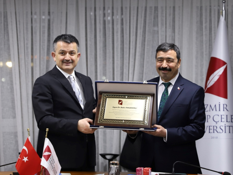 İKÇÜ Senatosu'ndan Tarım ve Orman Bakanı Pakdemirli'ye Teşekkür Plaketi