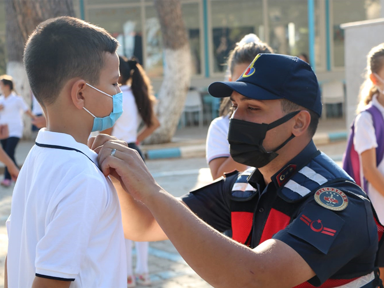 İzmir'de Jandarmadan Okul Çevrelerinde Denetim