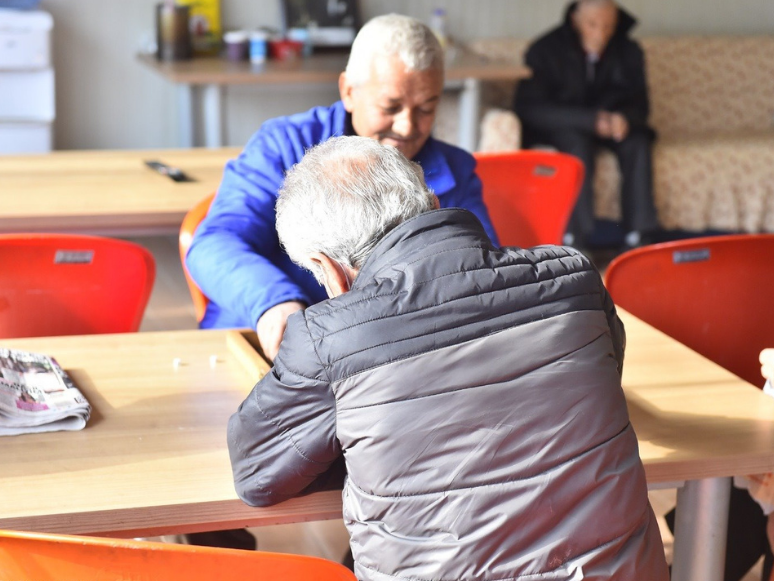 Büyükşehir Belediyesi Ekipleri Evsiz Yurttaşlar İçin Sahada