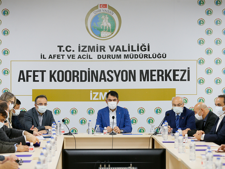 İzmir'de Çevre ve Şehircilik Bakanı Kurum Başkanlığında Koordinasyon Toplantısı Yapıldı