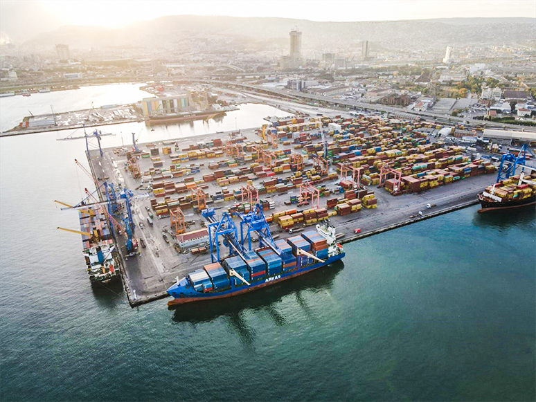 Akdeniz'de Hukuk Dışı Arama Yapılan Türk Gemisi İzmir Limanı'na Geldi
