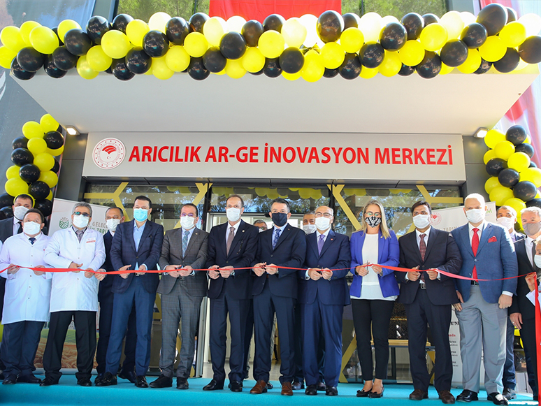 Bakan Pakdemirli, İzmir'de Arıcılık Ar-Ge ve İnovasyon Merkezi Açtı