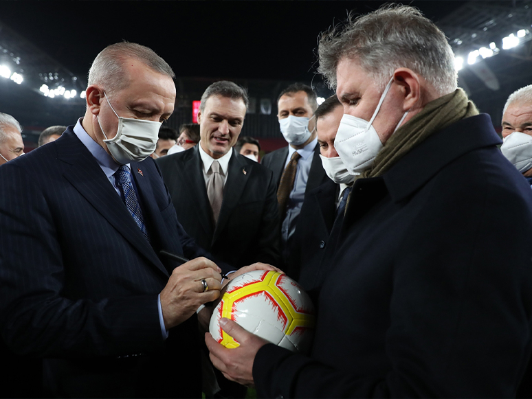 Cumhurbaşkanı Erdoğan, Video Konferans Yöntemiyle Gürsel Aksel Stadı'nın Açılışına Katıldı