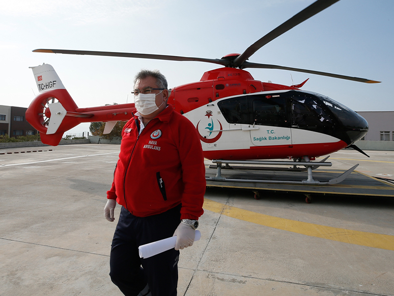 Uçmayı Seven 30 Yıllık Hekim Helikopter Ambulansındaki Görevinden Kopamıyor