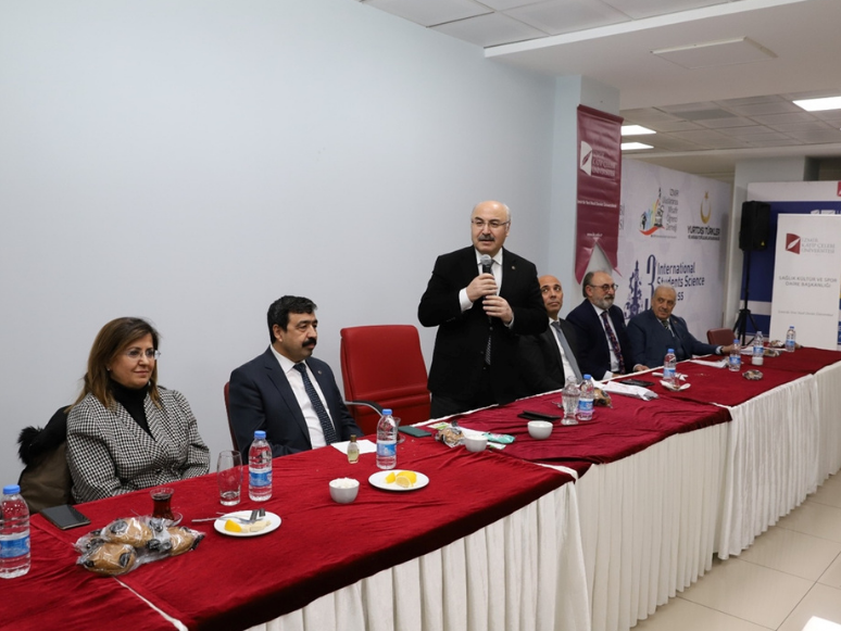 İzmir Valisi Köşger, Üniversite Sanayi İş Birliğine Dikkat Çekti