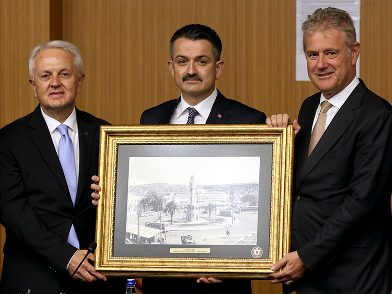 Tarım ve Orman Bakanı Pakdemirli İZTO Üyeleriyle Bir Araya Geldi